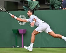 Wimbledon'da beklenmedik vedalar: Zverev ve Gauff'un veda ettiği gecede Djokovic ve Swiatek turladı