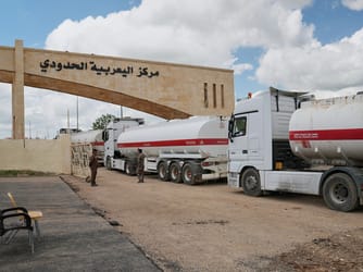 Iraq Using Fleet of Trucks to Bypass Strait of Hormuz