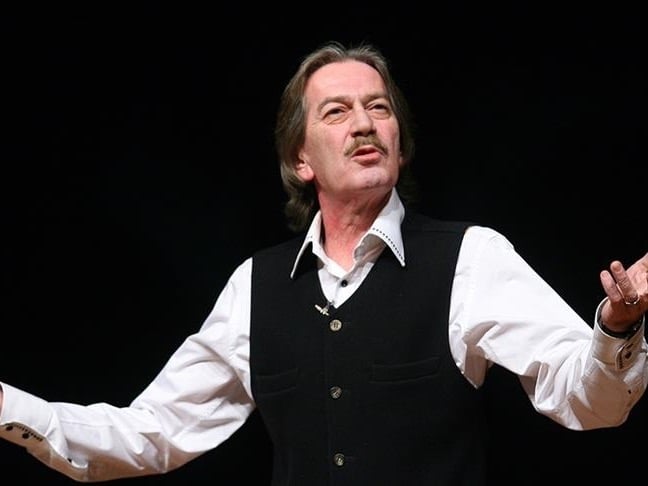 Türk tiyatrosunun üretken kavuklusu Ferhan Şensoy