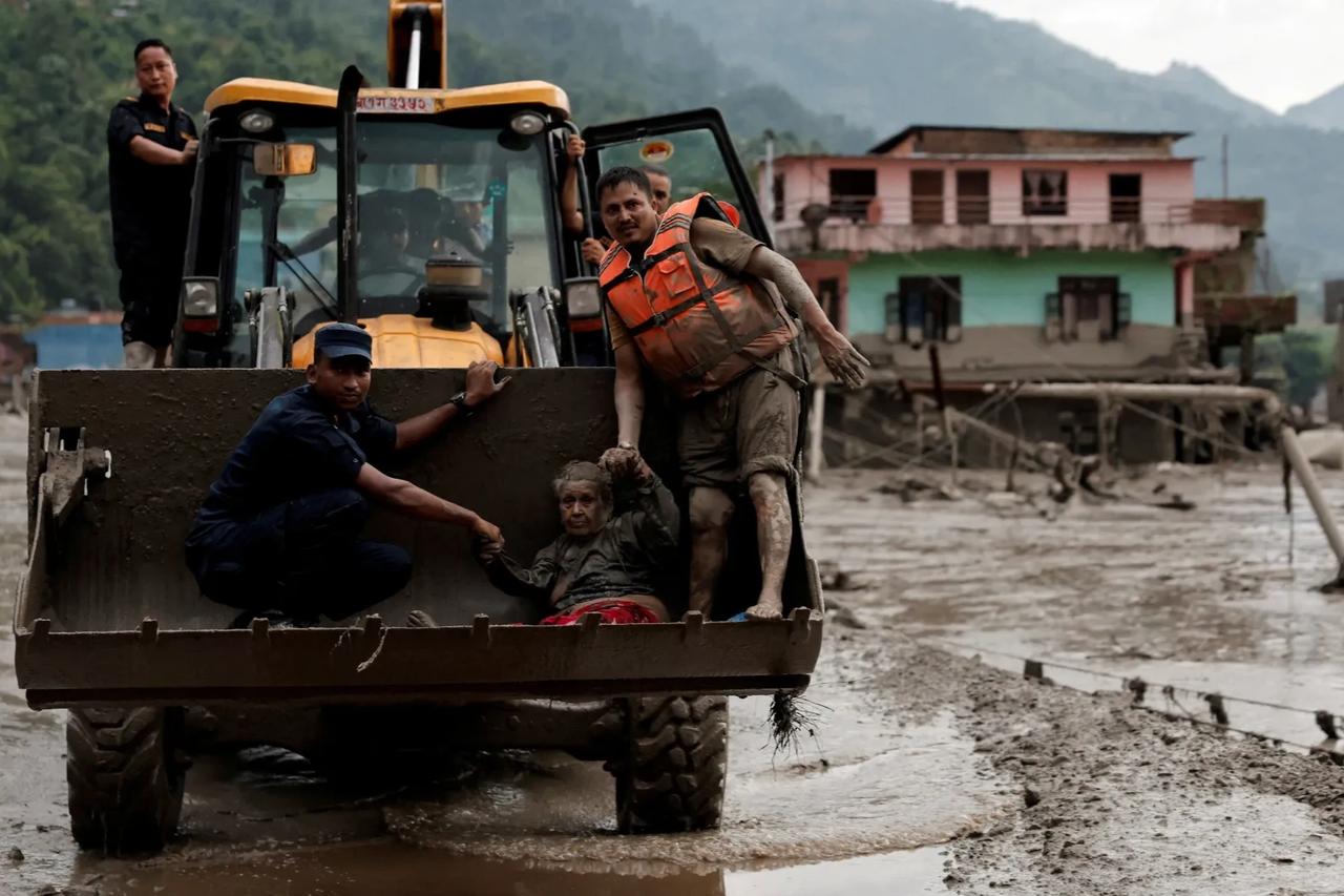 Nepal'de selde ölenlerin sayısı 162'ye yükseldi