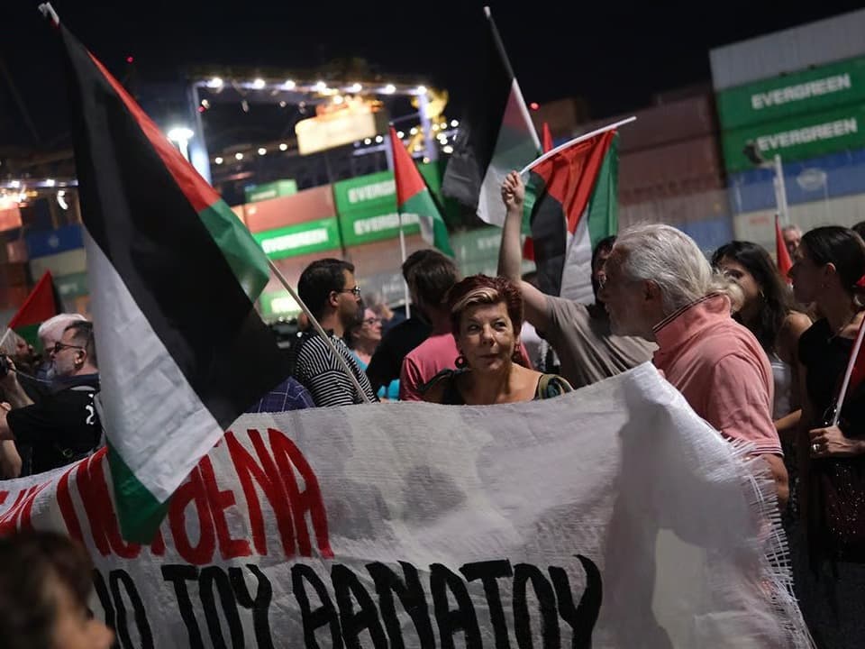 Yunan liman işçilerinden İsrail protestosu