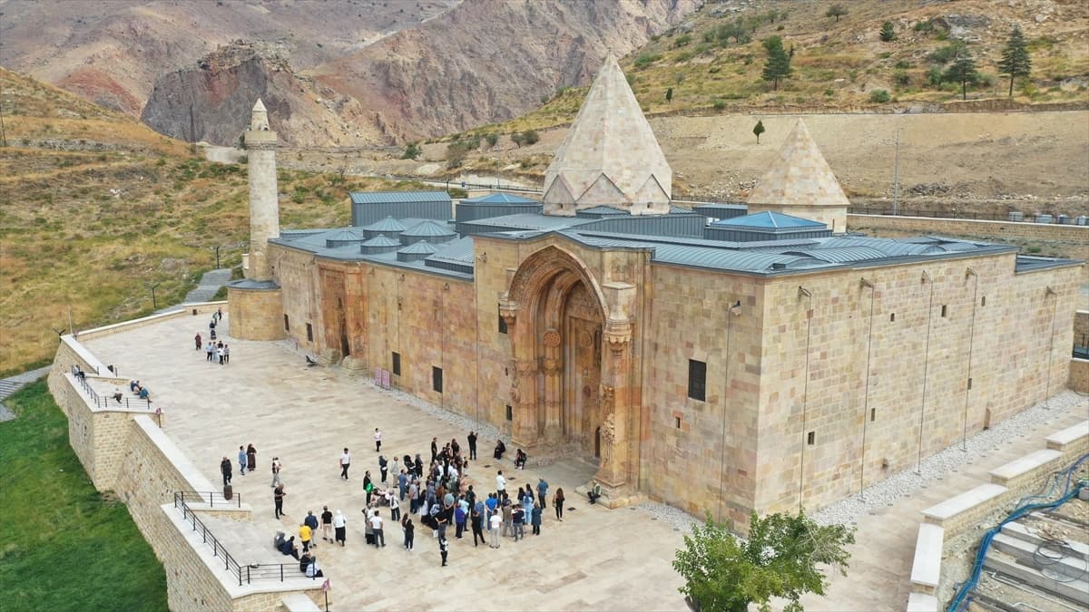 Divriği Ulu Camii ve Darüşşifasına ziyaretçi akını