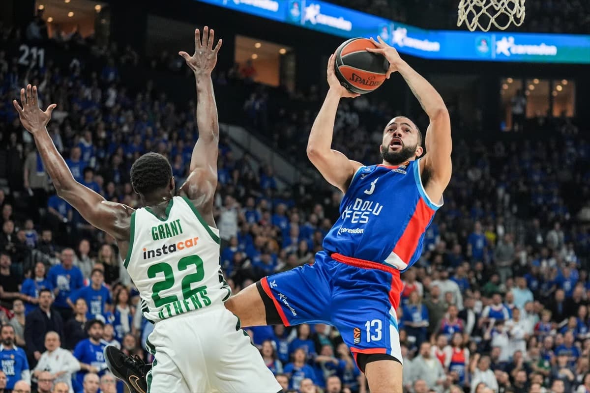 Anadolu Efes ve Panathinaikos kader maçına çıkıyor