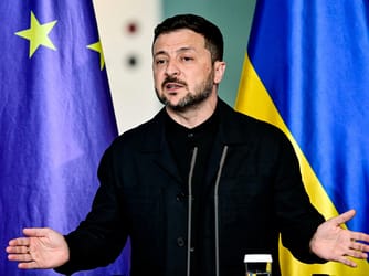 Zelensky Set for High-Stakes Talks With Trump Envoys