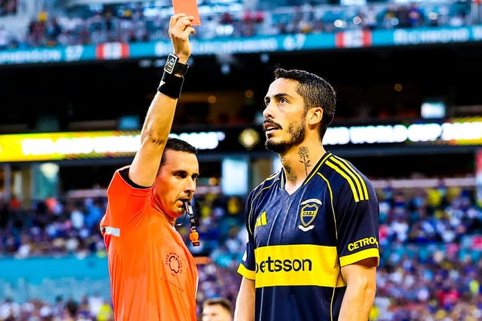 Milli futbolcular sahnedeydi: Üç kırmızı kartın çıktığı maçta kazanan çıkmadı