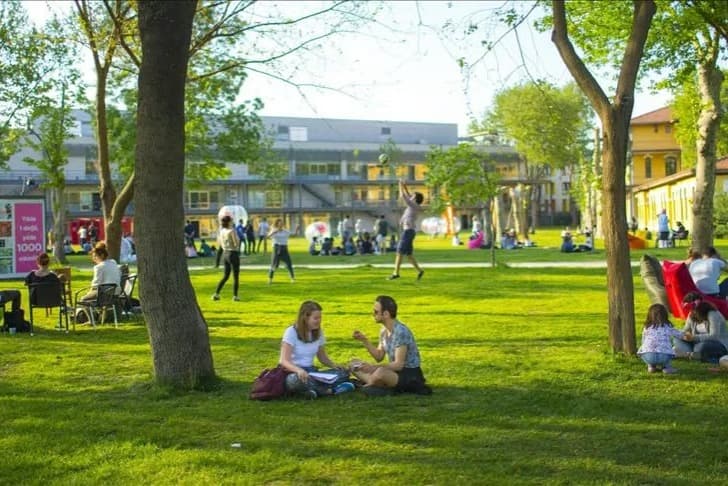 Resmi Gazete'de yayımlandı: Bilgi Üniversitesi eğitime devam edecek