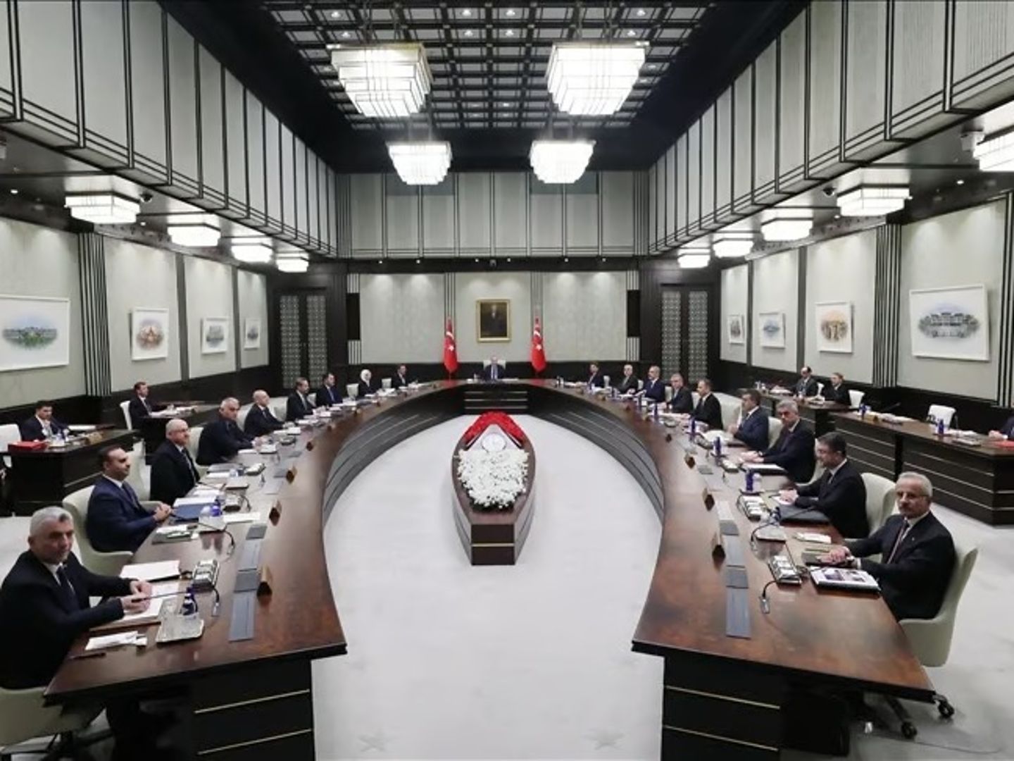 Cumhurbaşkanlığı Kabinesi kritik bölgesel çatışmalar gündemiyle toplanıyor