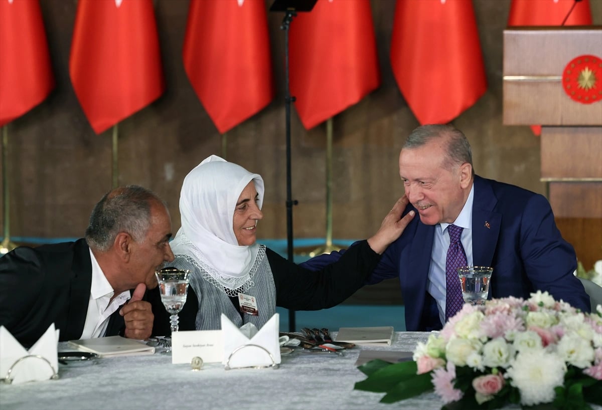 Cumhurbaşkanı Erdoğan'dan tarihi çağrı: Gelin bu ağırlığı hep beraber kaldıralım