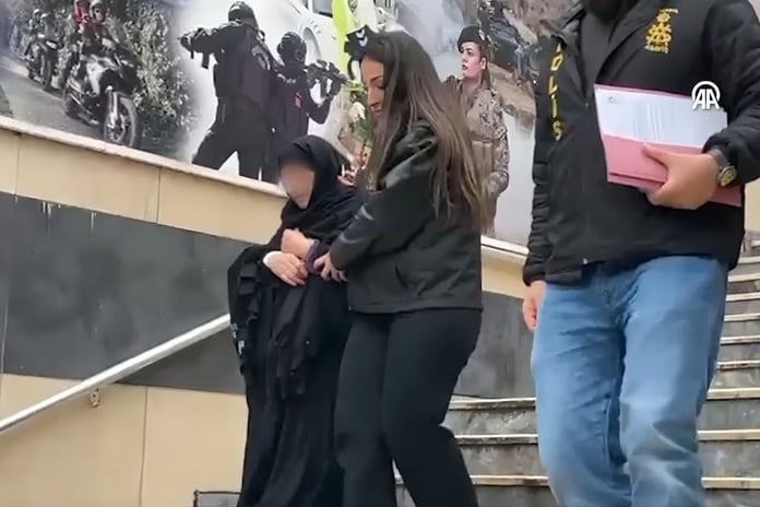 Interpol’ün aradığı cinayet hükümlüsü kadın yakalandı 