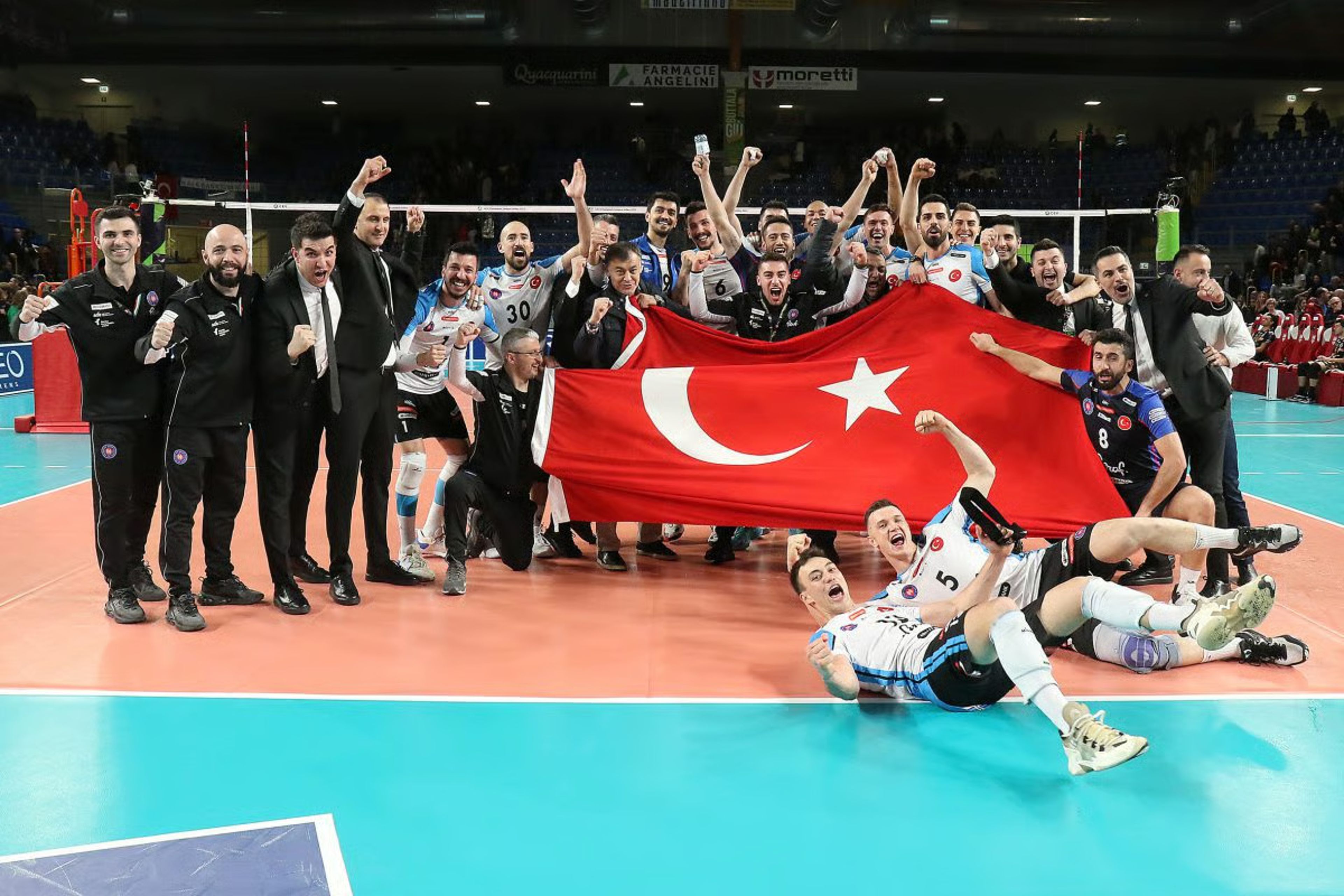 Özel davetle Avrupa'nın zirvesine: Halkbank ve Zeren Spor, CEV Şampiyonlar Ligi'nde boy gösterecek