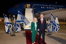 Kıyafetler tartışma yarattı: Netanyahu çifti Filistin bayrağını andırdı