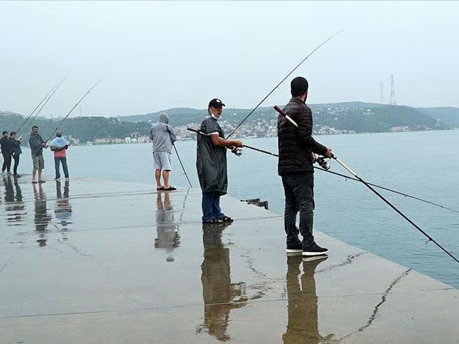 Sahilde dehşet: Balıkçının oltasına insan kafatası takıldı!