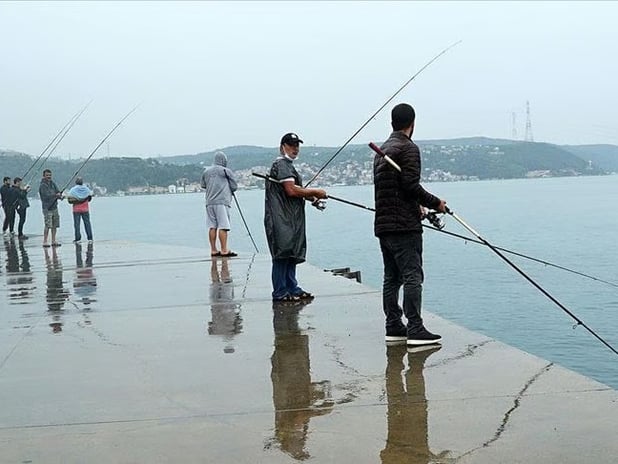 Sahilde dehşet: Balıkçının oltasına insan kafatası takıldı!