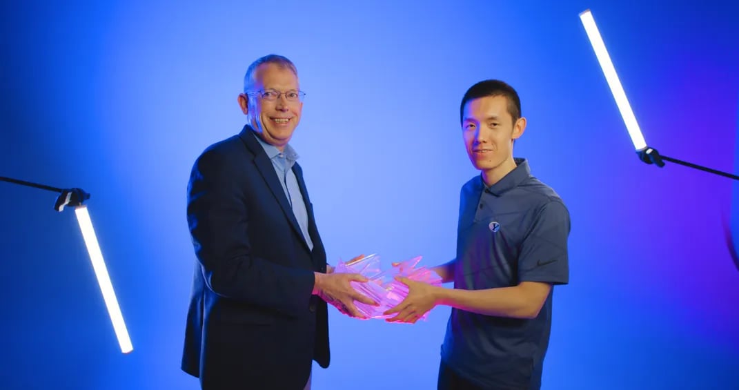 Larry Howell ve Zhongyuan Wang 