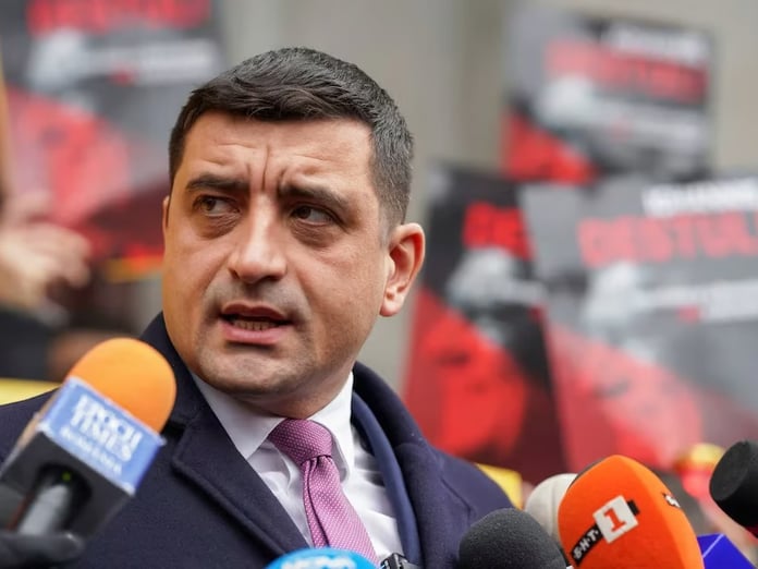 Romanya seçimlerinde ilk turu aşırı sağcı aday önde tamamladı