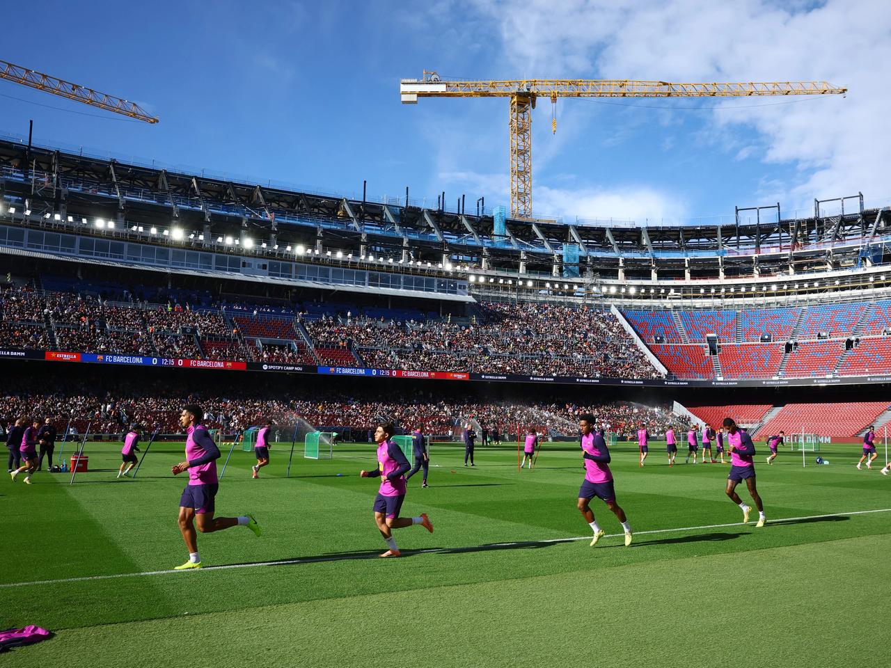 Barcelona Camp Nou'ya geri döndü