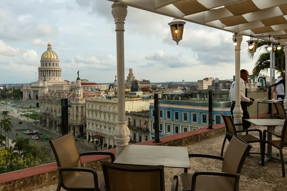 Küba ekonomisine ağır darbe: Dev otel zincirleri adadan çekiliyor