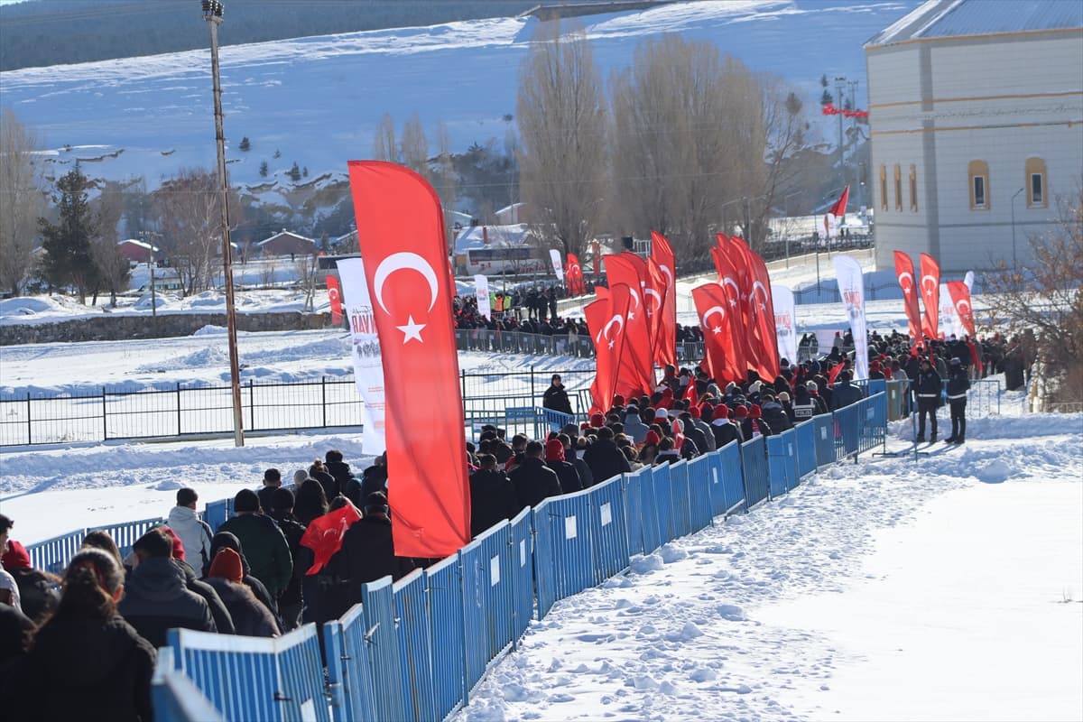 Sarıkamış Harekatı'nın 111. yılında binlerce kişi şehitler için karlar altında yürüdü