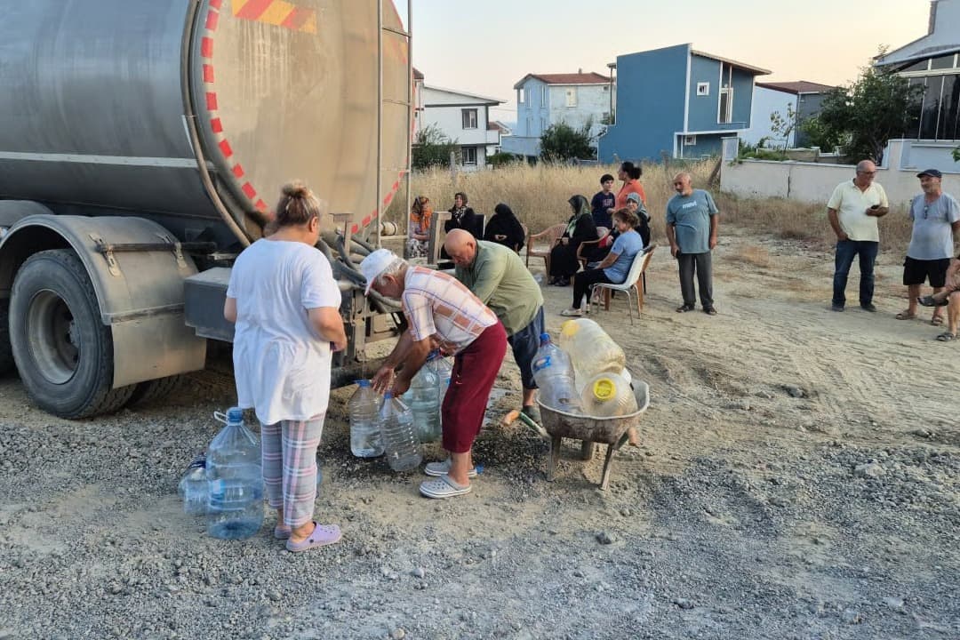 Tekirdağ'da bidonlarla su taşınıyor