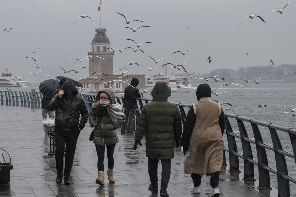 İstanbul’da sağanak ve fırtına etkili oldu