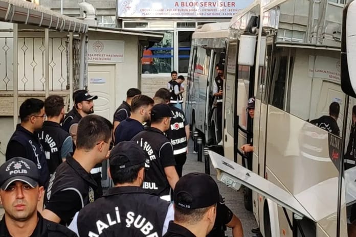 İBB'ye yönelik yolsuzluk soruşturmasında 5 kişi tutuklandı