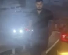 Taksi şoförü trafikte aracın önünü kesip sürücüye saldırdı