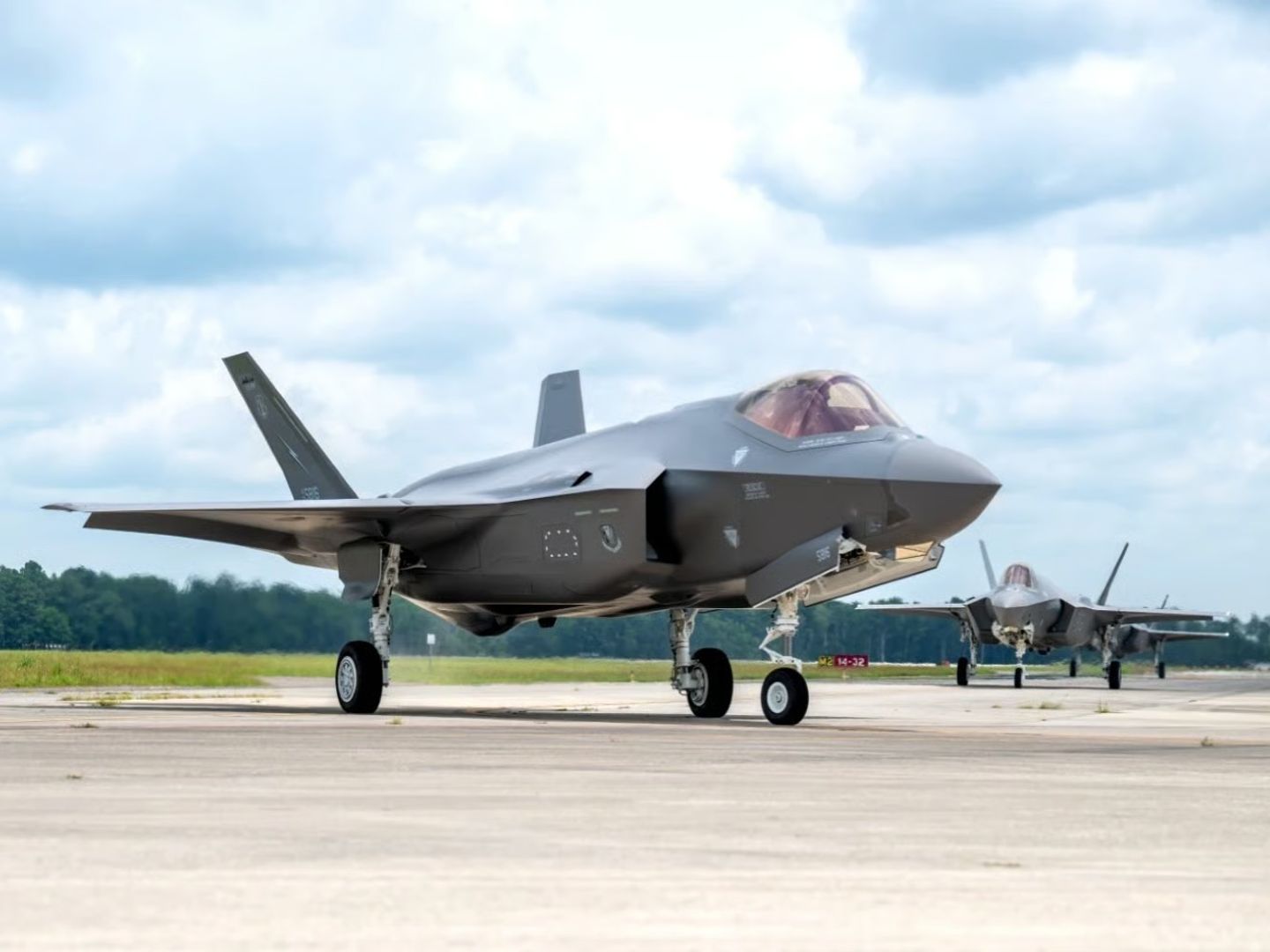 Almanya için ilk F-35A savaş uçağının son montajına başlandı