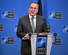 Almanya Savunma Bakanı Pistorius'tan savunma sanayiine sert mesaj