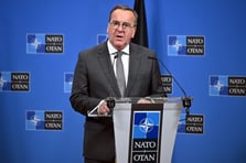 Almanya Savunma Bakanı Pistorius'tan savunma sanayiine sert mesaj