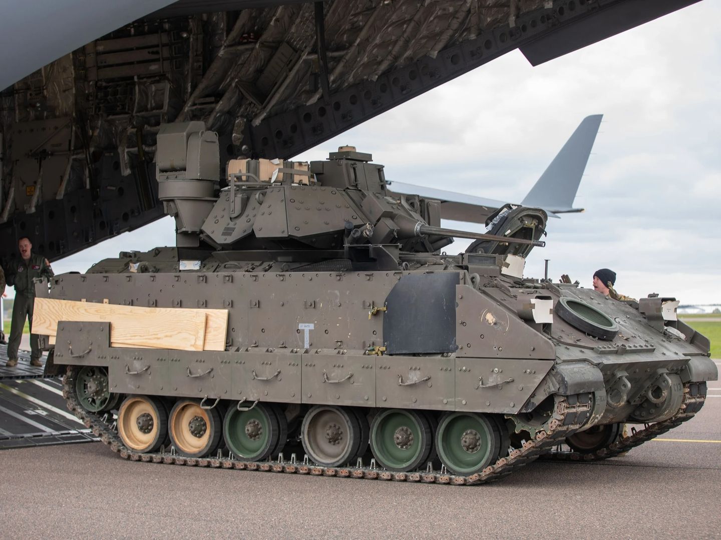 ABD, Estonya’ya M2A4 Bradley zırhlı araçlarını konuşlandırdı