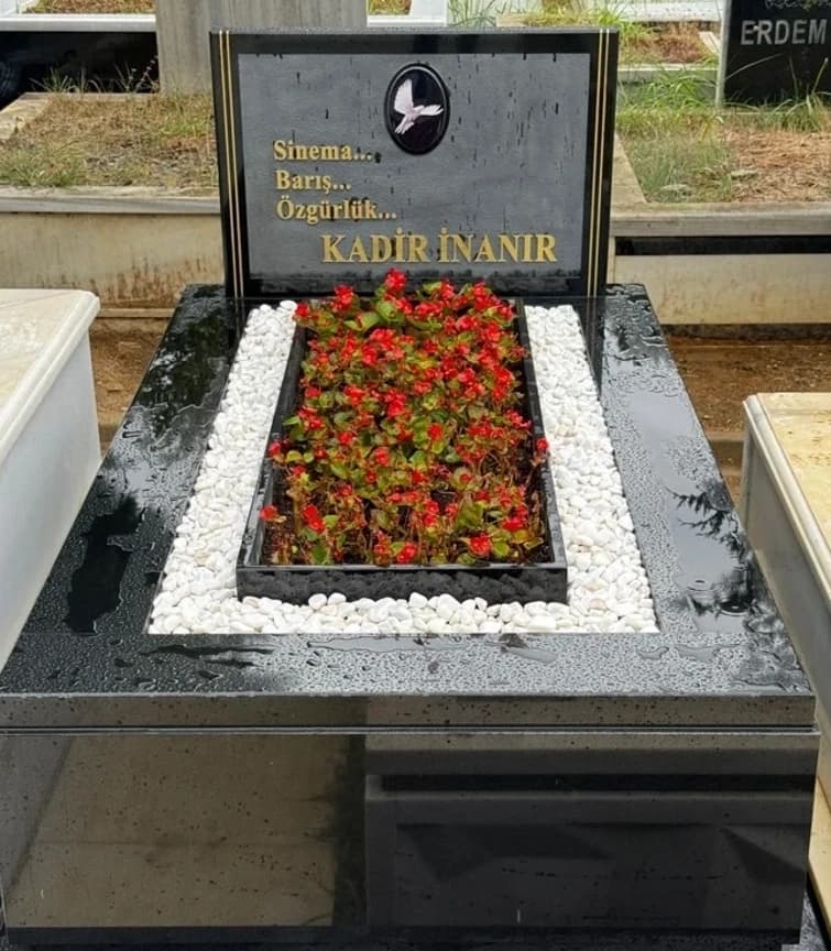Kadir İnanır’ın mezarı nerede