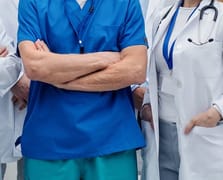 Sağlık'ta yeni dönem: Sosyal medyada makyajlı fotoğraf ve hasta yorumu yasaklandı