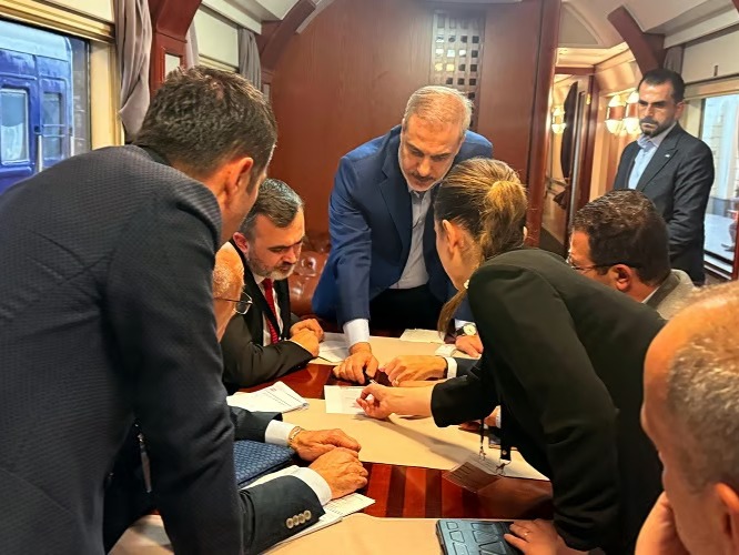 Arab News: Türkiye, Ukrayna savaşında eşsiz bir yaklaşım sergiliyor