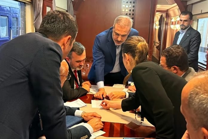 Arab News: Türkiye, Ukrayna savaşında eşsiz bir yaklaşım sergiliyor