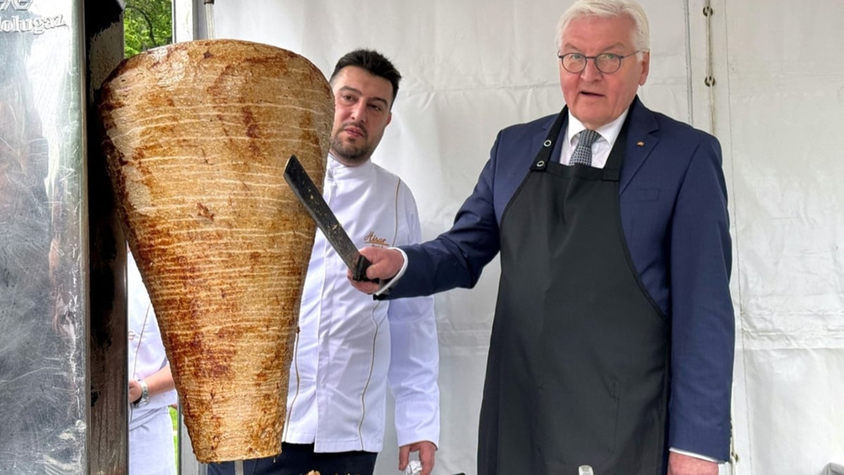 Almanya Cumhurbaşkanı Frank-Walter Steinmeier, Türkiye'ye yaptığı ziyaret sırasında İstanbul'daki bir resepsiyonda döner ikram etmişti.