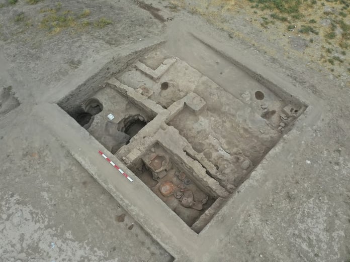 Afyonkarahisar'daki kazıda 3 Bin 600 yıllık fırınlar bulundu