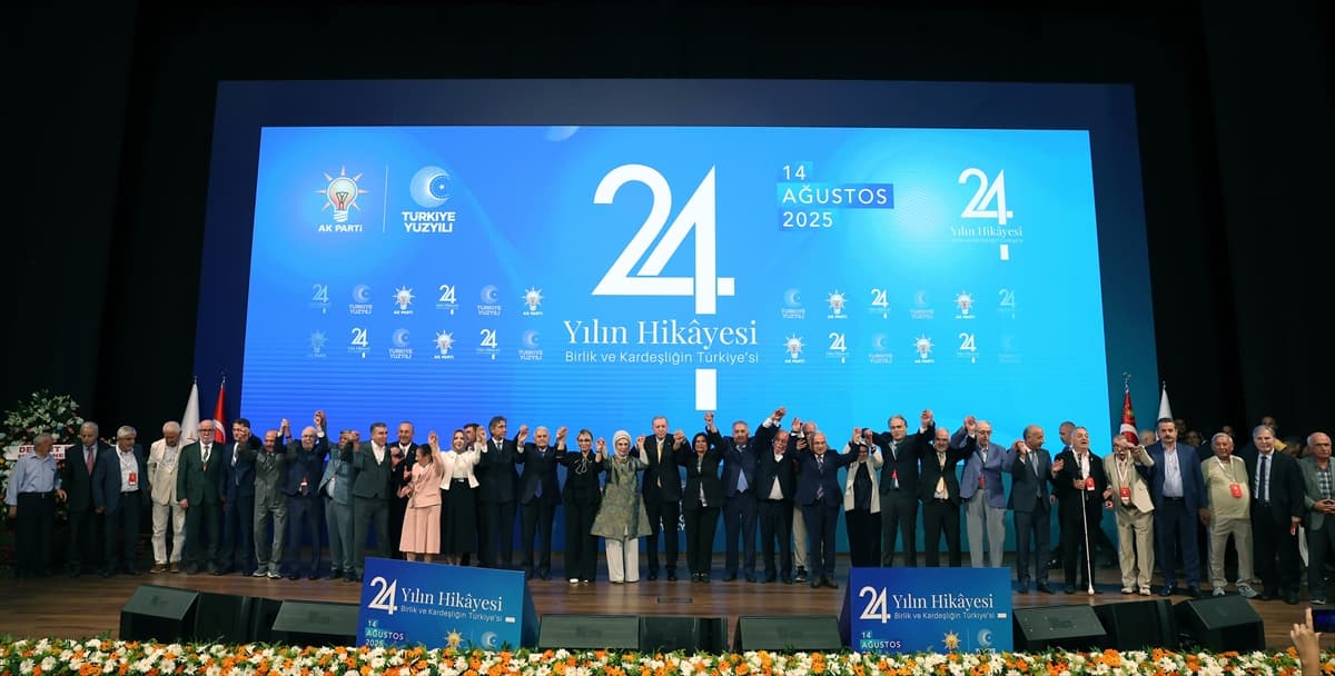AK Parti'ye katılan belediye ve isimler
