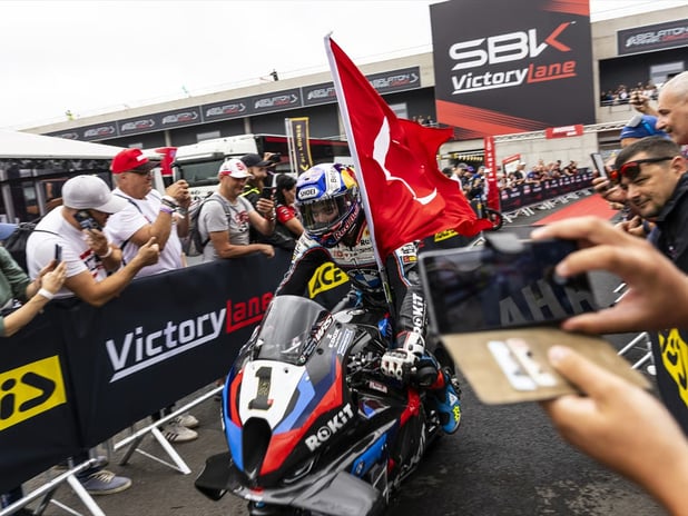 Macaristan'da hat-trick: Superbike lideri Toprak Razgatlıoğlu durdurulamıyor