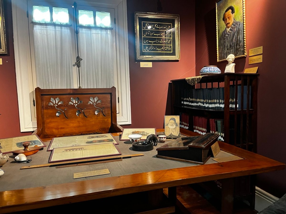 Tevfik Fikret'in Aşiyan'daki çalışma masası.