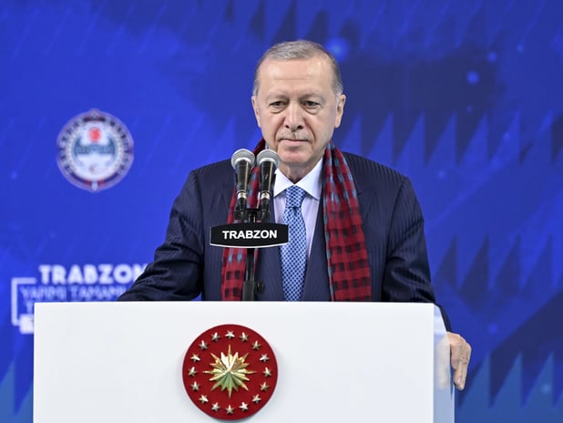 Cumhurbaşkanı Erdoğan'dan Trabzon'a deniz üzerine üçüncü havalimanı müjdesi 