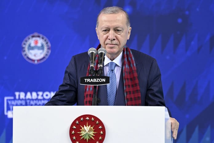 Cumhurbaşkanı Erdoğan'dan Trabzon'a deniz üzerine üçüncü havalimanı müjdesi 
