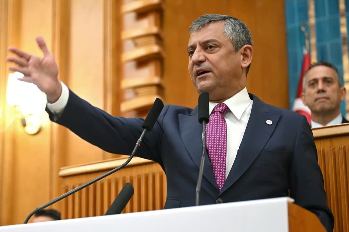 Tek salon, iki CHP