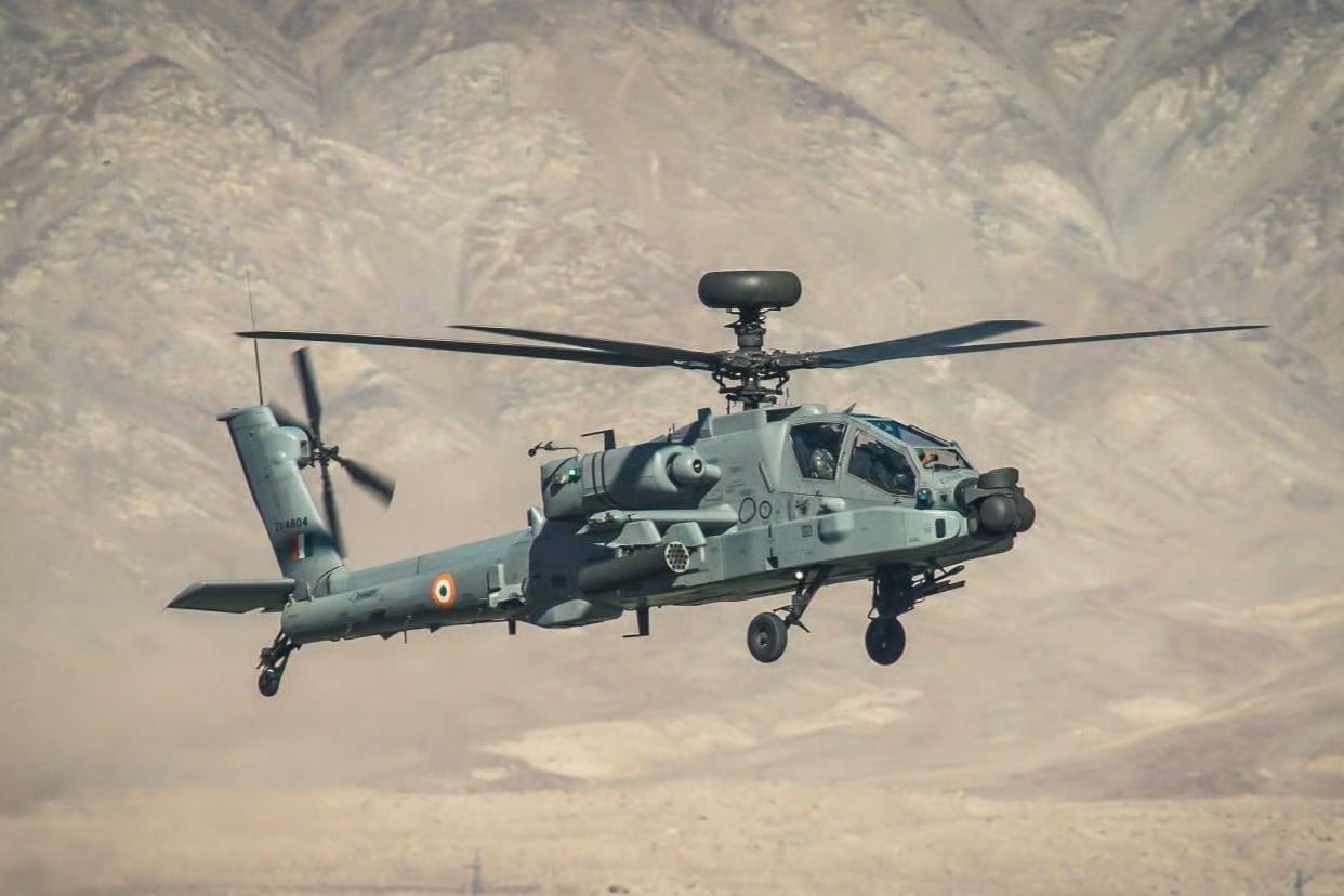ABD, Hindistan’a son Apache’leri teslim etti