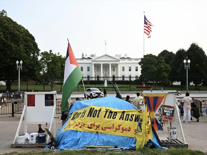 Trump'ın emriyle 44 yıllık barış nöbeti sonlandırıldı