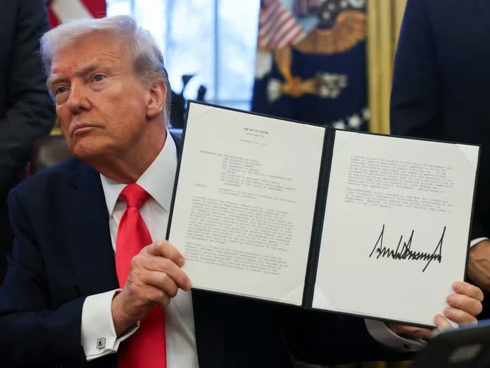 Piyasaya sürülecek yeni dolarlarda Trump'ın imzası yer alacak