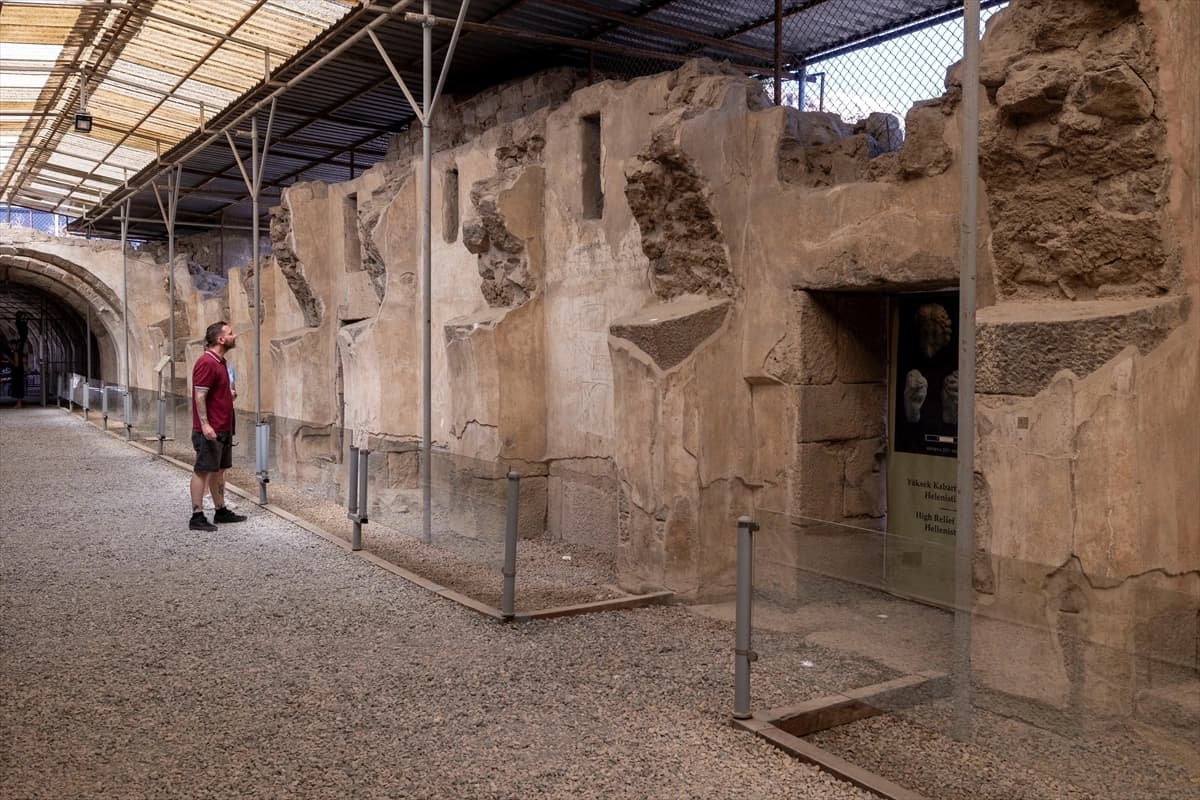 Smyrna Antik Kenti'nde yeni bulgular gün yüzüne çıkarıldı