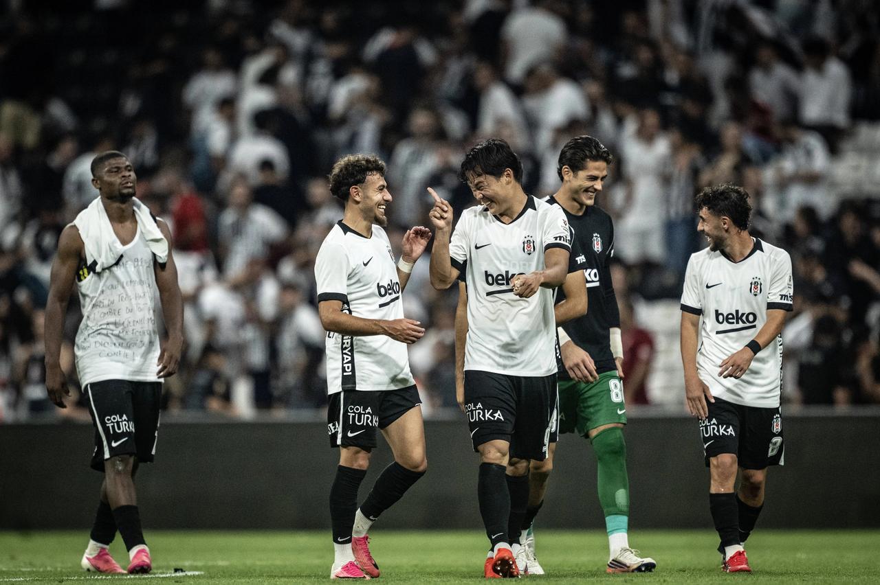 Beşiktaş ilk devrelerde skoru alıp arkasına bakmıyor