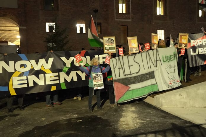 Meşale geçişinde İsrail protestosu