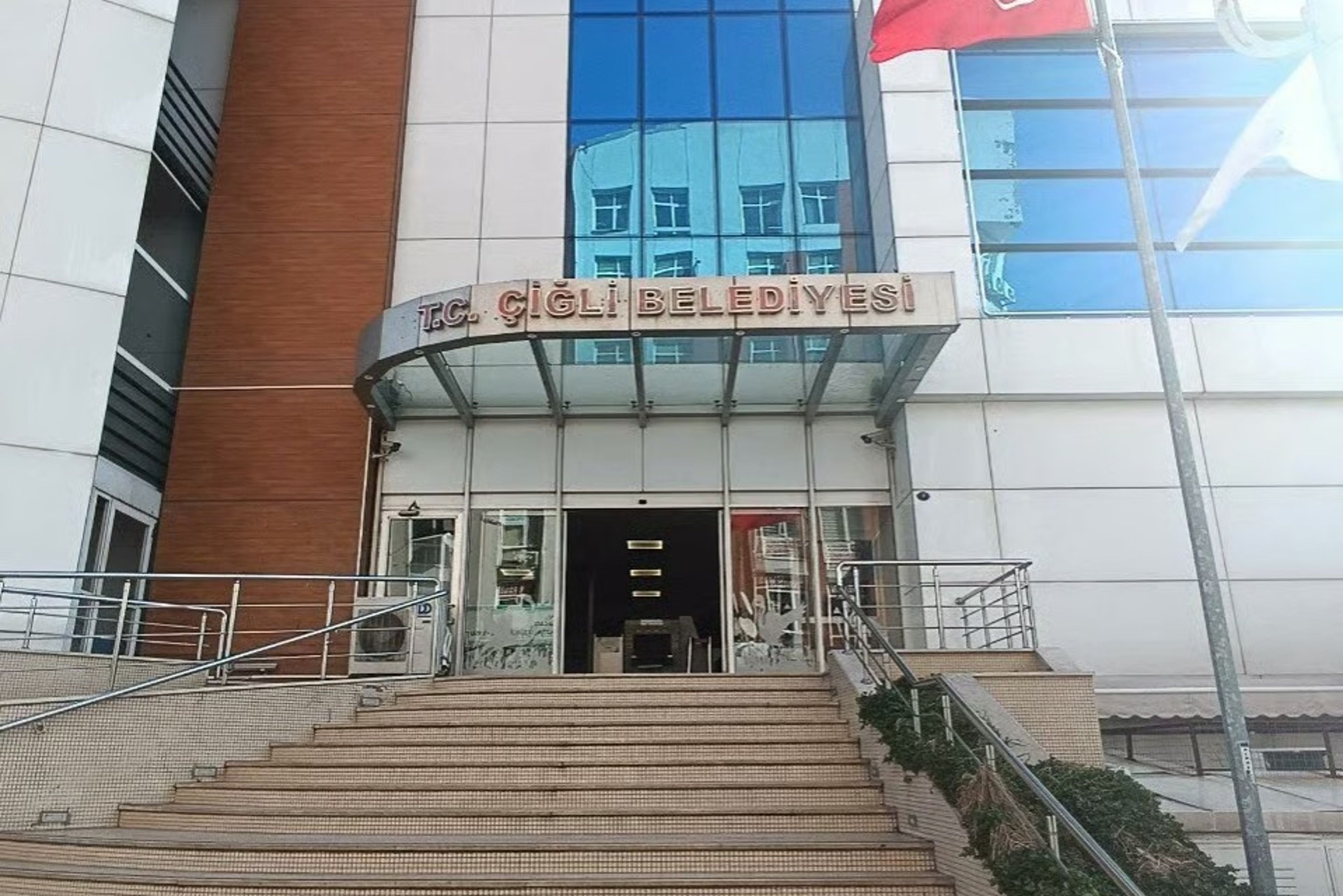 Çiğli Belediyesi'nde mali kriz: 1 milyar TL açık