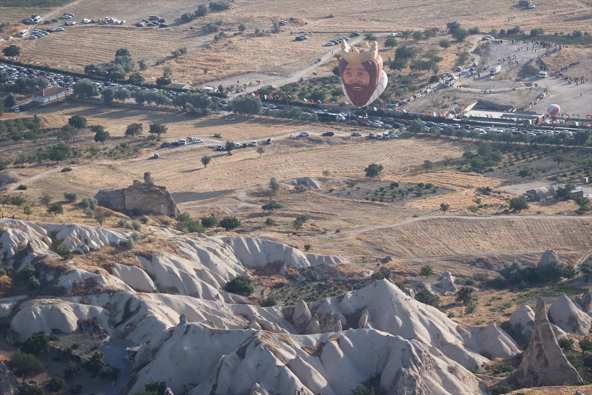 Balon festivali renkli anlara sahne oldu